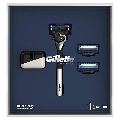 Gillette Fusion 5 ProGlide Maquinilla de Afeitar Hombre, Edición Limitada con Mango Cromado + 2 Cuchillas de Recambio + Soporte, Set de Regalo